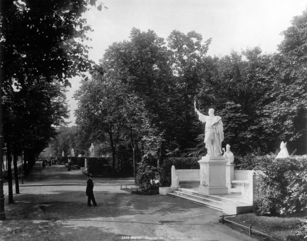 Berlin,Blick in die Siegesallee/Foto von 