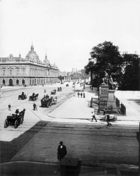 Berlin,Blick von Oper auf Zeughaus/Levy von 