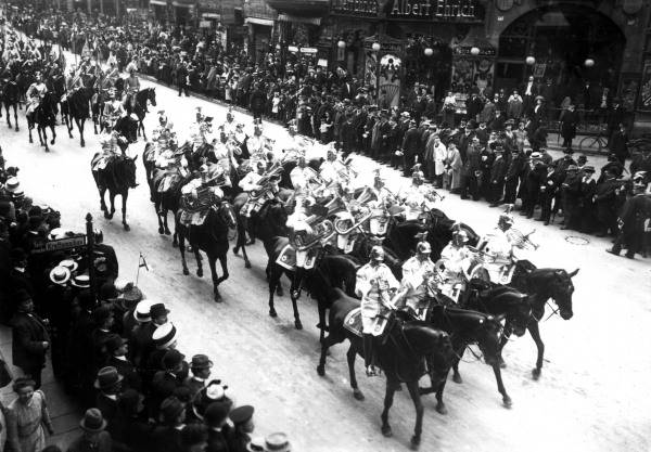Berlin,Friedrichstr.,Gardekuerassiere von 