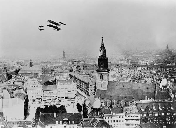 Doppeldecker ueber Berlin/Foto von 