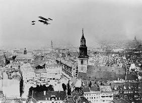 Doppeldecker ueber Berlin/Foto