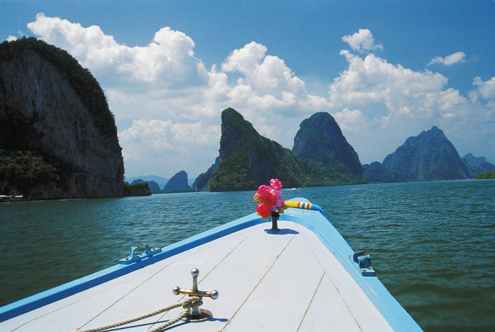 James Bond rocks and front view of boat, Phuket (photo)  von 