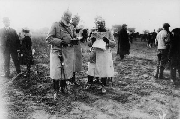 J.v.Heeringen m.Offizieren im Manoever von 