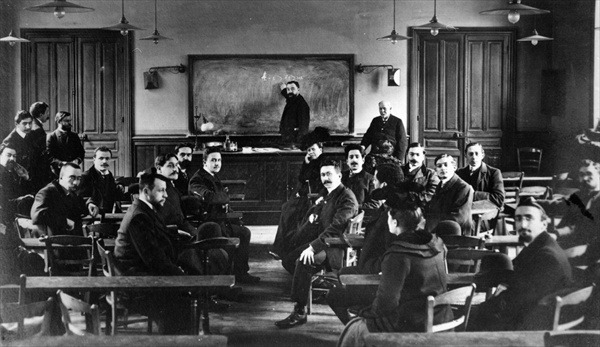 Lecture by Ferdinand Brunot at the Sorbonne, late 19th century (b/w photo)  von 