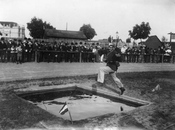 1000-Meter-Hindernislauf d.Militaermann. von 