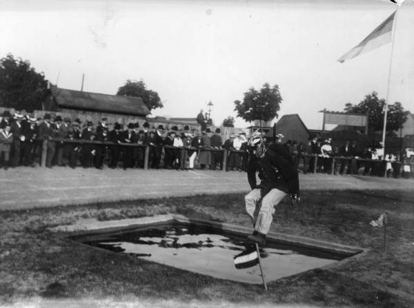 1000-Meter-Hindernislauf d.Militaermann. von 