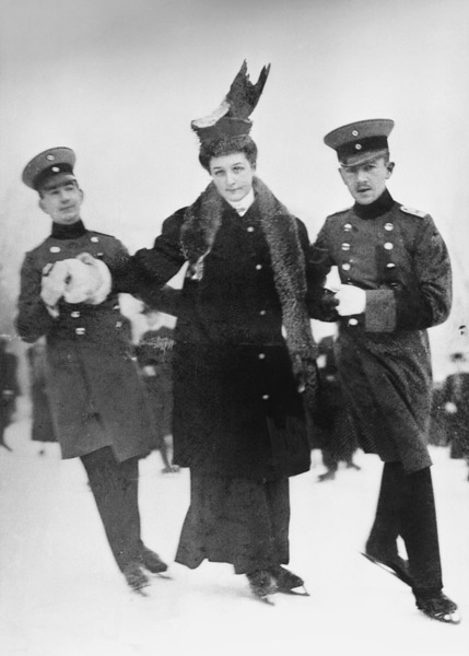Offiziere beim Eislaufen mit Dame/Foto von 