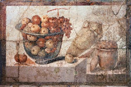 Stillleben mit Obstschalen und Weinkrug aus der 'Casa di Giulia Felice' (Haus der Julia Felix) - Pom