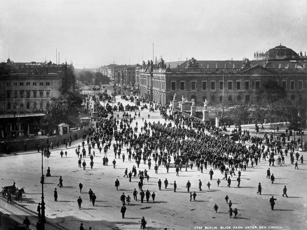 Unter den Linden/Schlossbruecke/Foto Levy von 