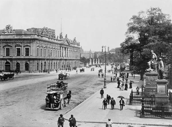 Unter den Linden,Zeughaus,Denkmaeler/Foto von 