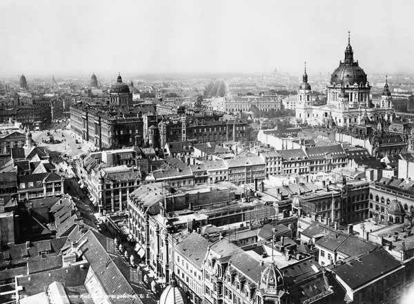 Vom Roten Rathaus:Stadtschloss,Dom/Foto von 