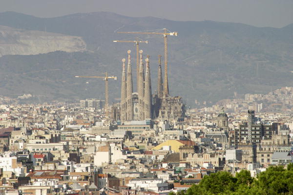 View of Barcelona with the Cathedral of Sagrada Familia (photo)  von 