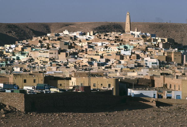 View of the cemetery and general view of the city (photo)  von 