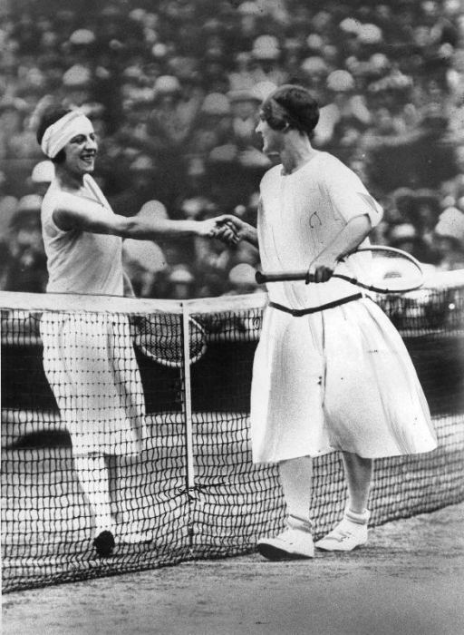 Women finalist of Wimbledon tennis Championship : miss Froy and Suzanne Lenglen von 