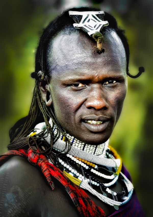 Maasai Mara Warrior. Tanzania. East Africa © Nora de Angelli / www.noraphotos.com von Nora De Angelli