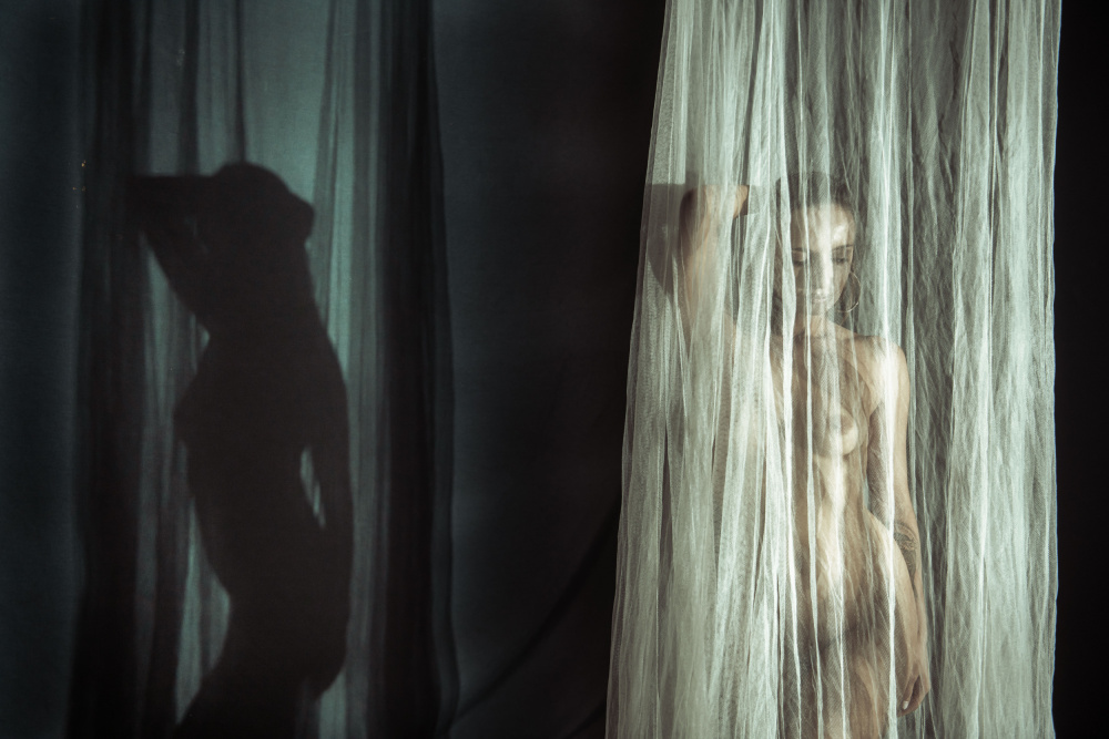 The Veil shadow von Ohad Falik