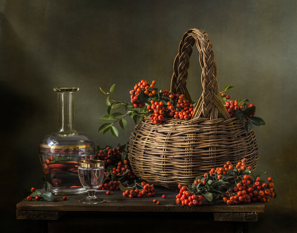 Still life with a pyracantha von Olga Aleksandrovna