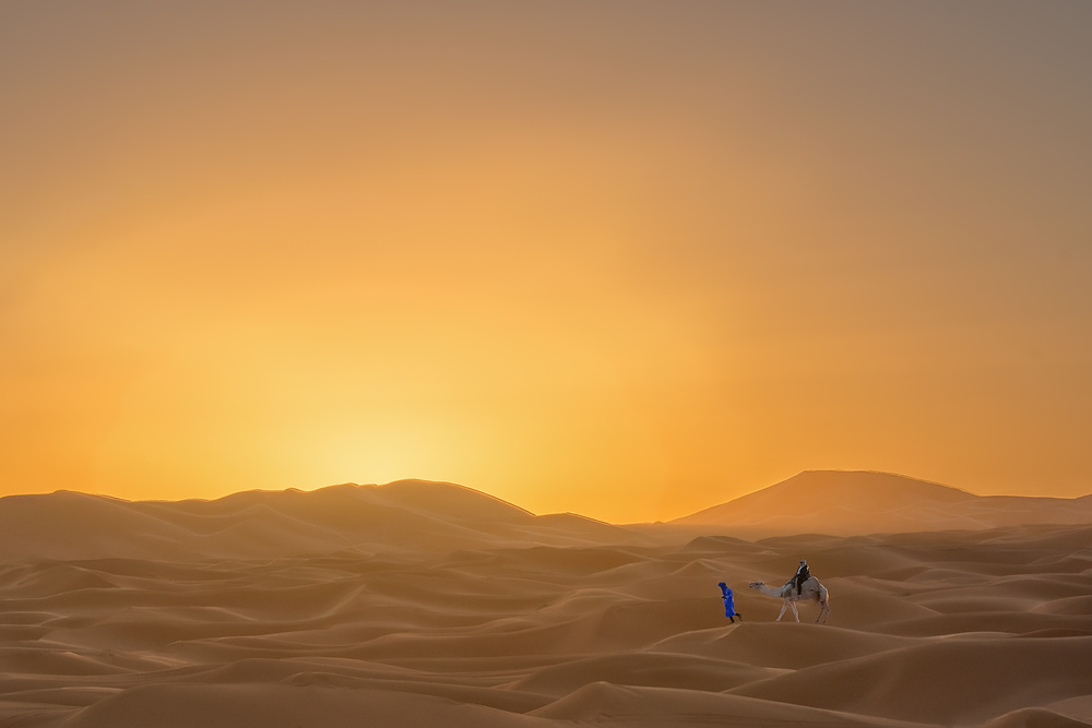 Sunrise in the Sahara Desert. von Olga Solan