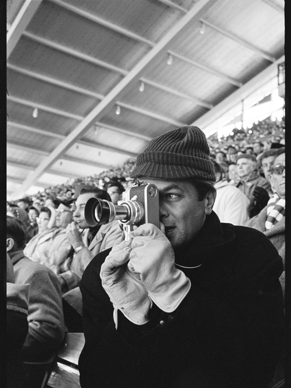 Tony Curtis with Leica camera at the Winter Olympics, Squaw Valley, California von Orlando Suero