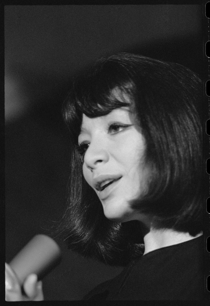Juliette Greco sings von Orlando Suero