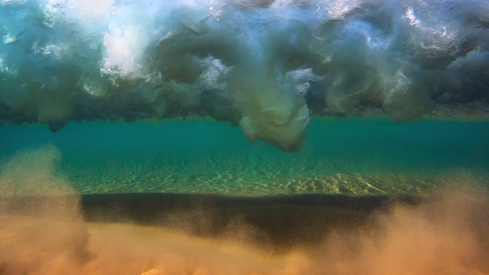 THE CALM UNDER THE STORM von Paolo Lazzarotti