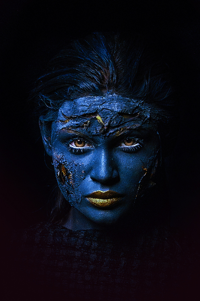 BLUE MASK von PARTHA BHATTACHARYYA
