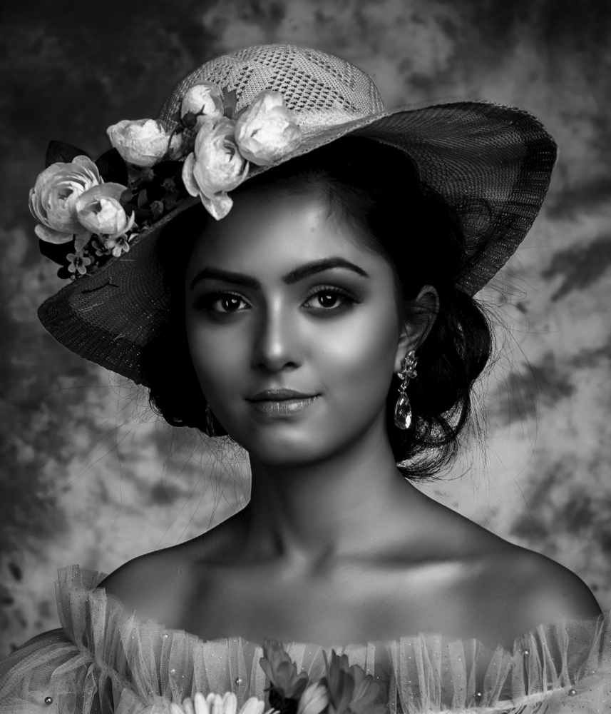 LADY WITH BEAUTIFUL SMILE von PARTHA BHATTACHARYYA