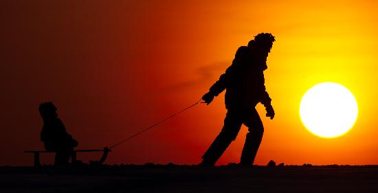 Schlittenfahrt im Sonnenuntergang von Patrick Pleul
