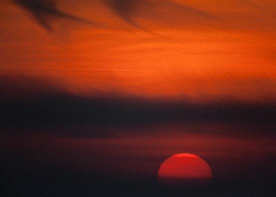 Sonnenuntergang hinter Wolken von Patrick Pleul