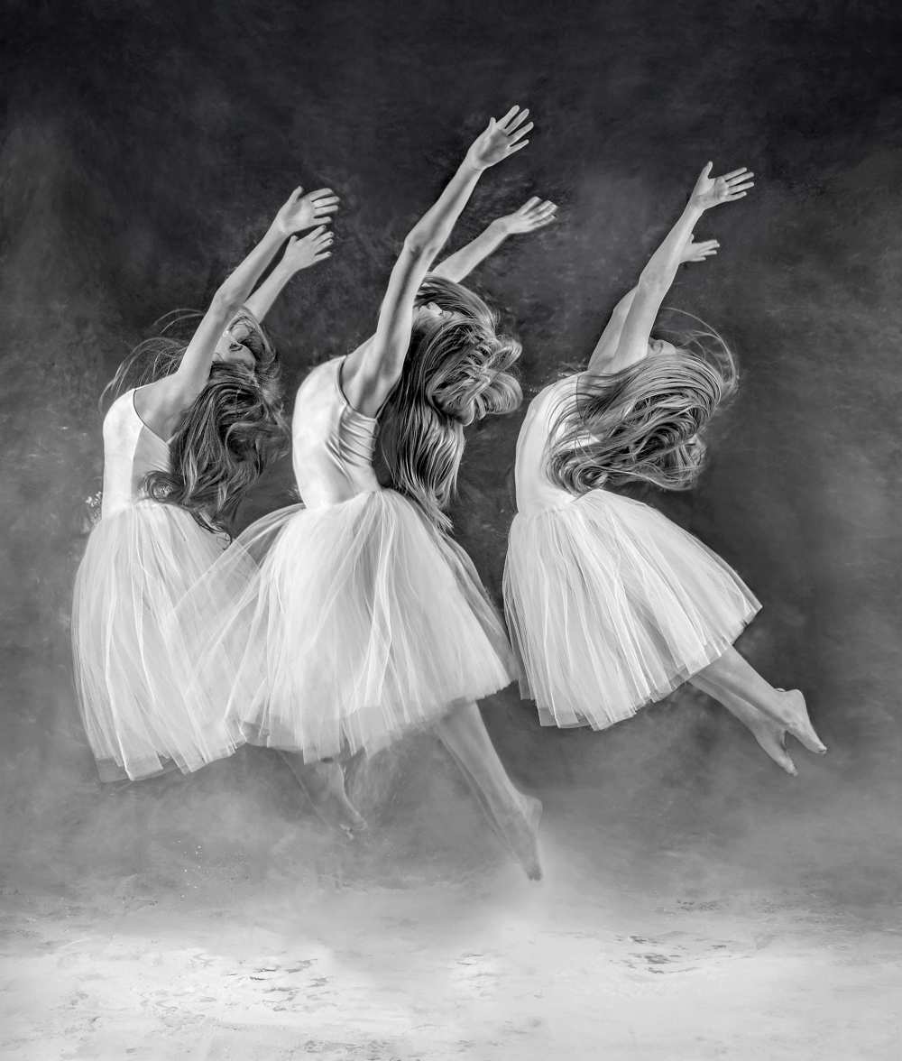 The Three Dancers von Pauline Pentony BA