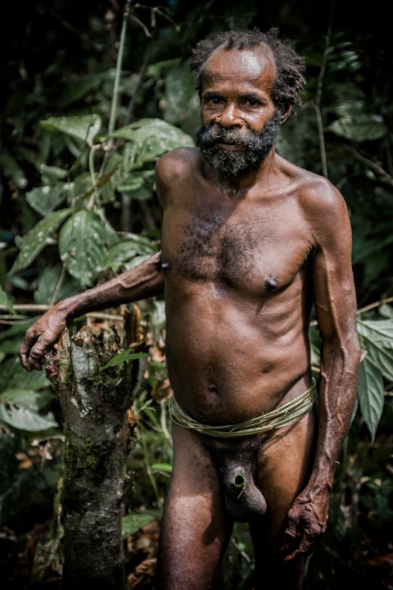 korowai: life of the tree people #3 von Pavol Stranak