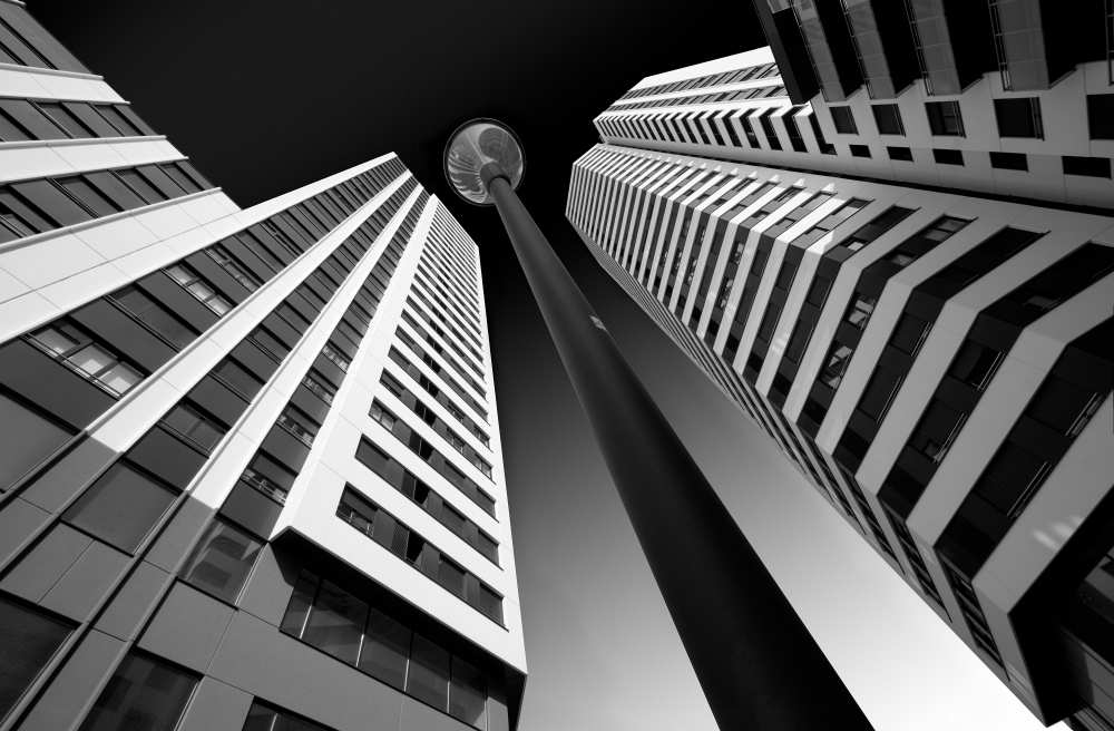 Between the white towers von Peru Serra