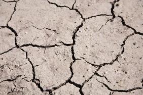 Aufgerissene Erde (E)