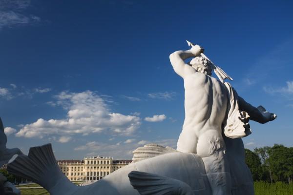 Wien, Schloss Schönbrunn von Neptunbrunn von Peter Wienerroither