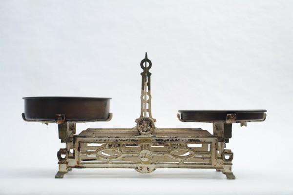 alte Waage von Peter Wienerroither