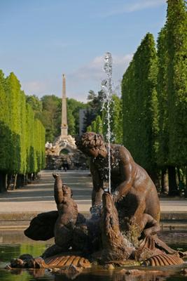 Wien, Schönbrunn, Springbrunnen, Obelisk von Peter Wienerroither