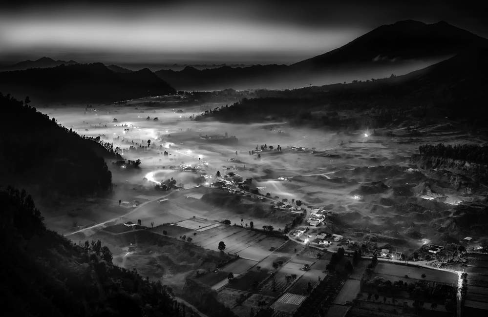 The World Below von Phil Green