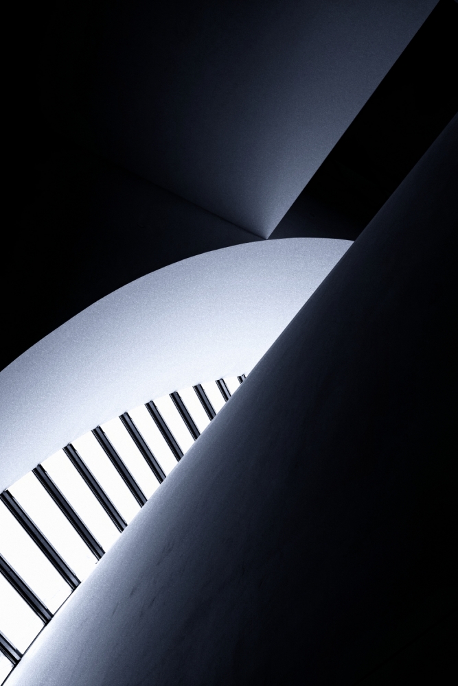 Slicing into the Shadows von Philippe-M