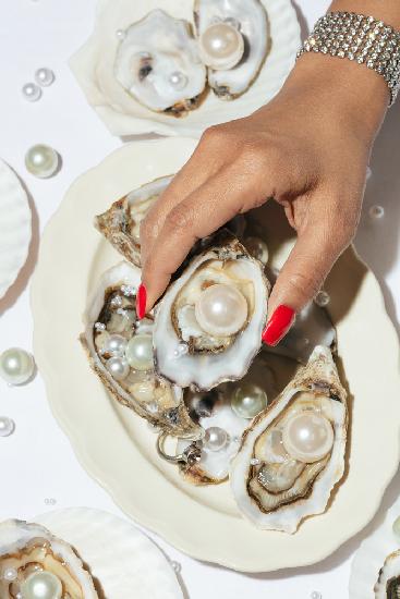 Oysters &amp; Pearls No 02