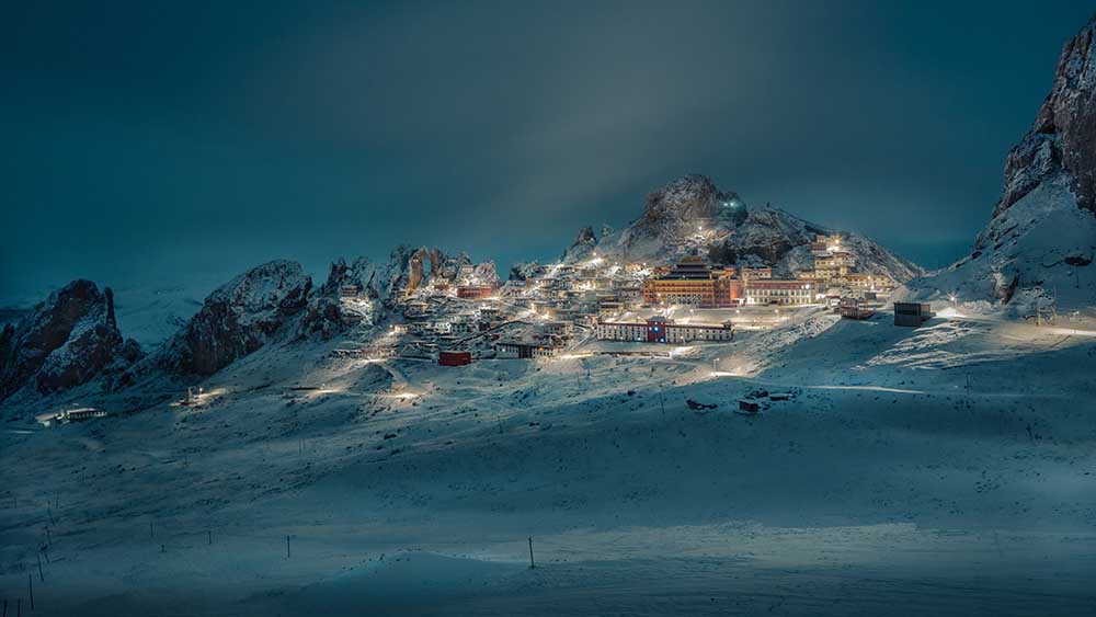 Zizhu Temple, Tibet《珠明吉尔》 von qiye