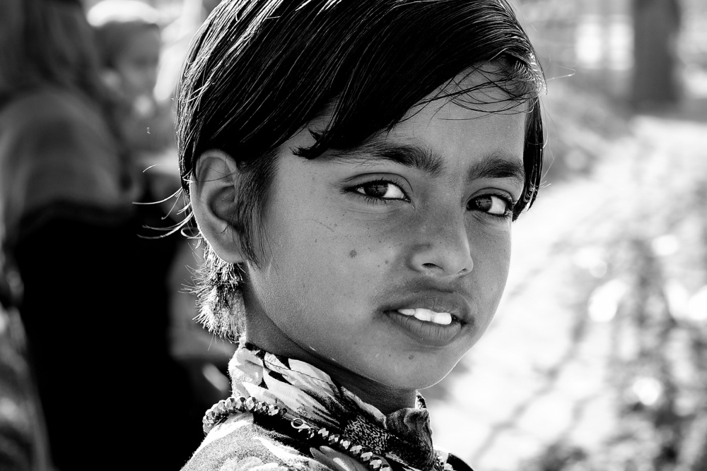 A girl with a necklace von Radana Kucharova