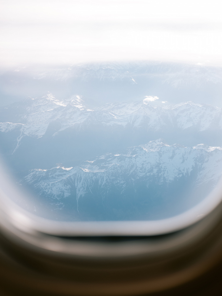 Plane Window View von Raisa Zwart