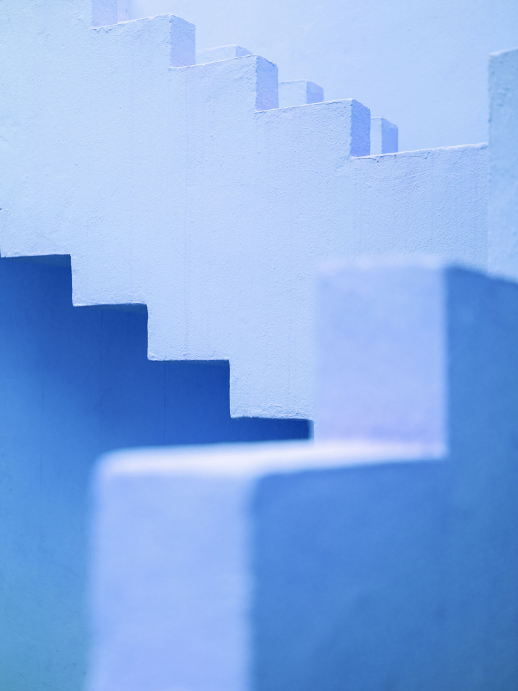 Muralla Roja in blue von Raisa Zwart