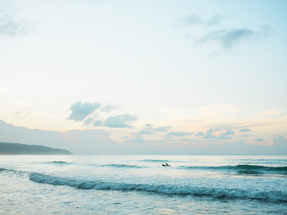 One your board hits the water II von Raisa Zwart