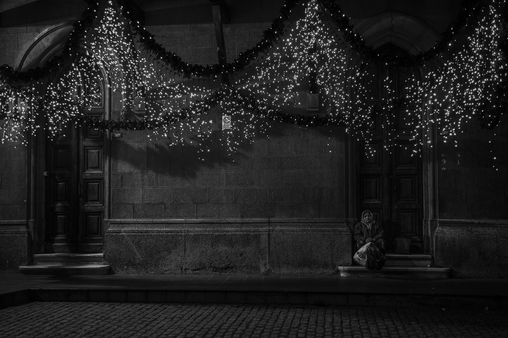 under the lights von Ramiz Şahin