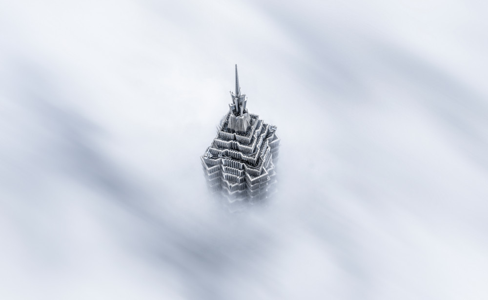 Shanghai Jinmao Tower in Clouds von Ran Shen