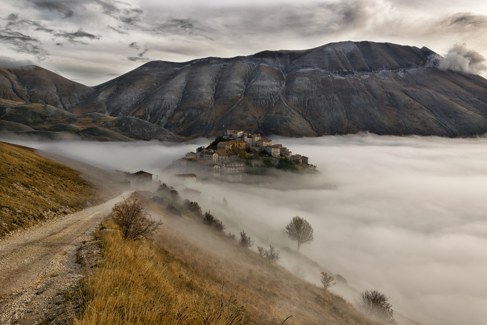 Castelluccio e le sue nebbie von Riccardo Lucidi
