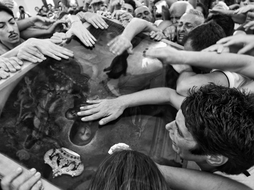 Veneration 2 von Rino Terravecchia