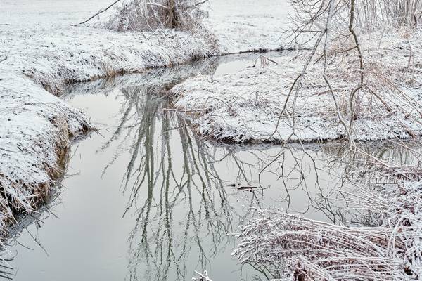 Winterlandschaft mit kleinem Bachfluss von Robert Kalb