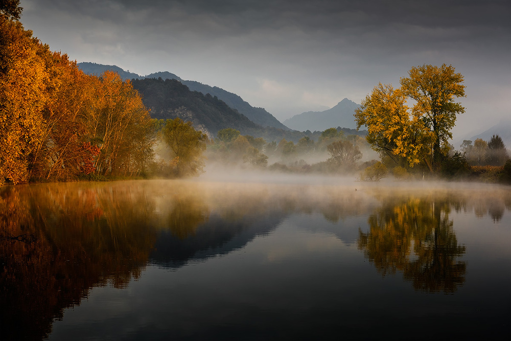 Autumn on the River Adda von Roberto Marini
